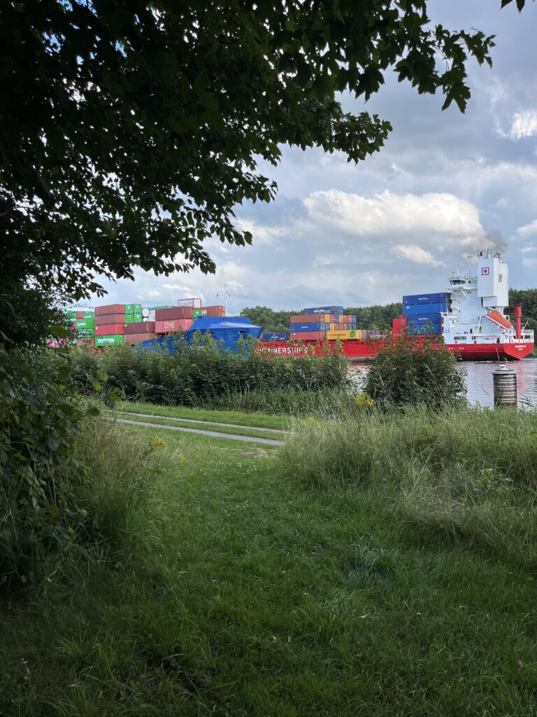 Nord-Ostsee-Kanal Containerschiff