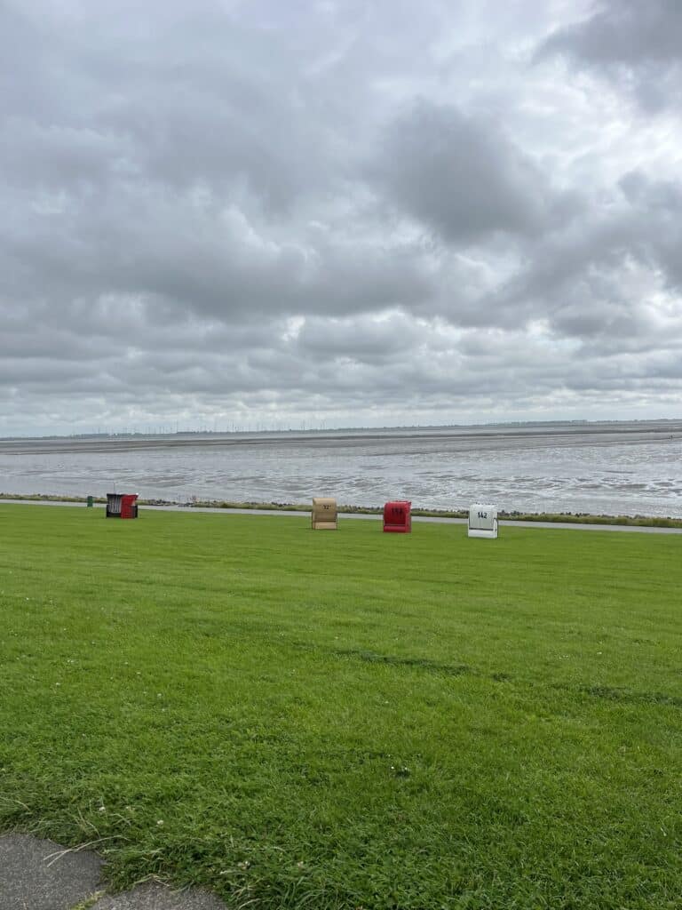 Speicherkoog: Auf dem Deich an der Nordsee