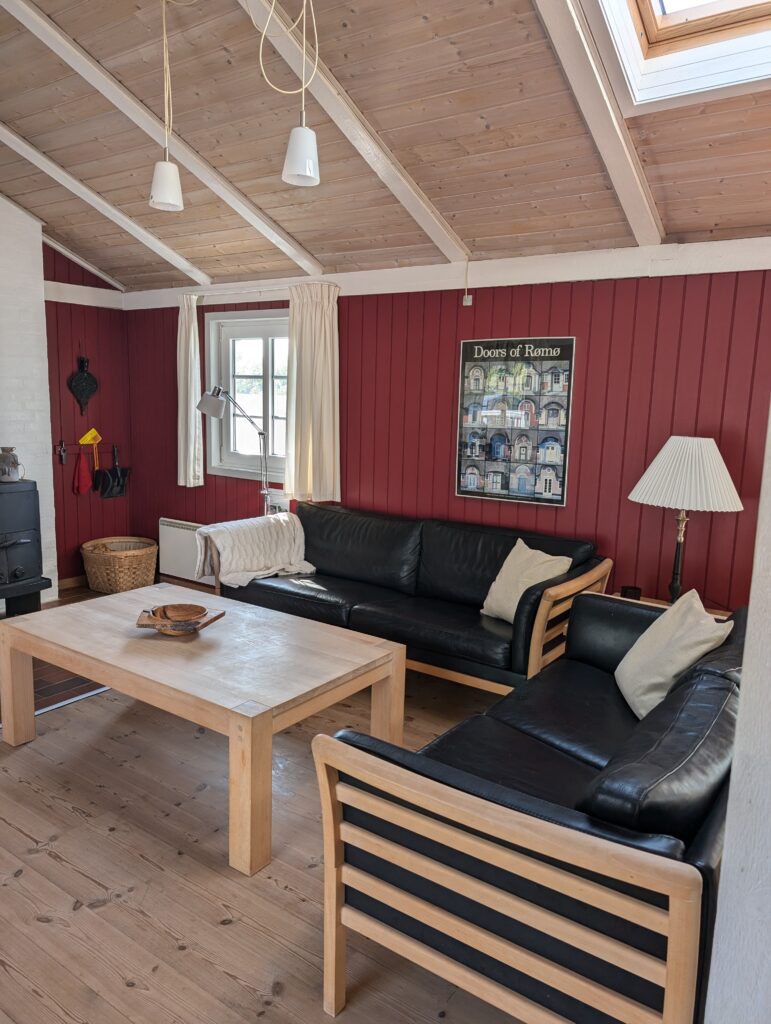 Sofas und Couchtisch