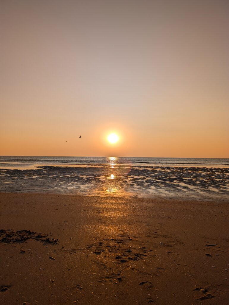 Was kann man auf Römö machen?Sonnenuntergang am Strand auf Röm in Lakolk