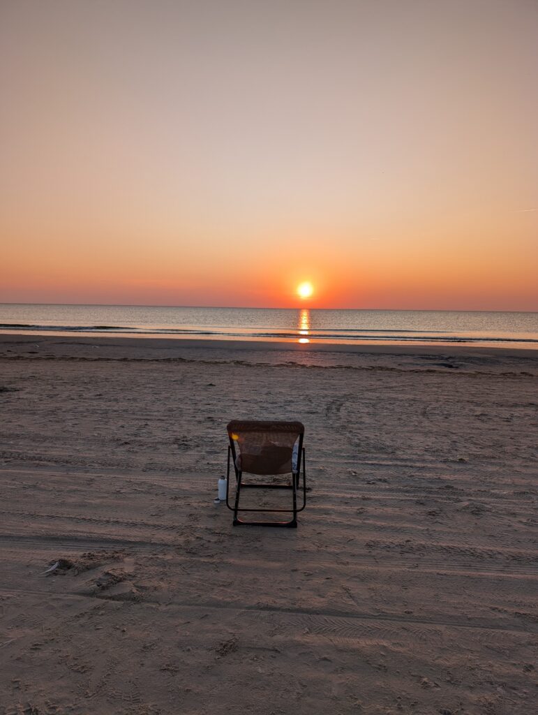 Sonnenuntergang am Strand auf Röm in Lakolk Strandstuhl