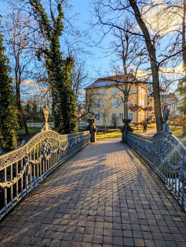 Übergang von der Liebesinsel zur Schlossinsel - Ausflugstipps an der Mecklenburgischen Seenplatte von Mirow bis Müritz und Neustrelitz