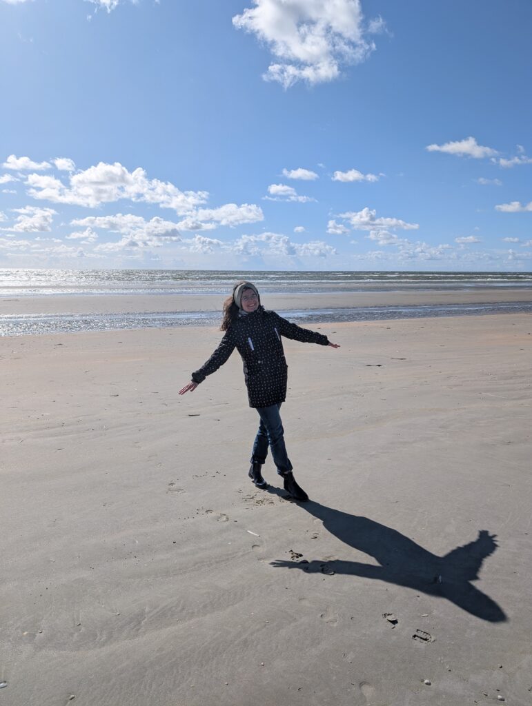Kaja Kowalski auf Römö am Strand