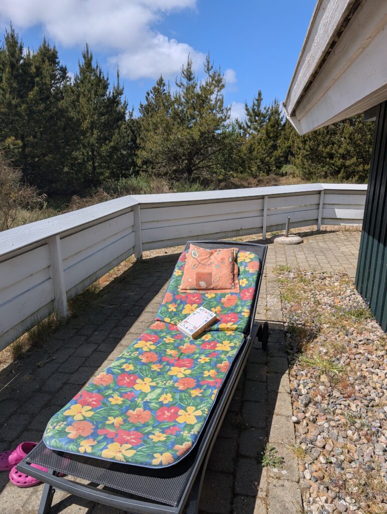 Terrassenliege am Ferienhaus im Dänemark Inselurlaub an der Nordsee