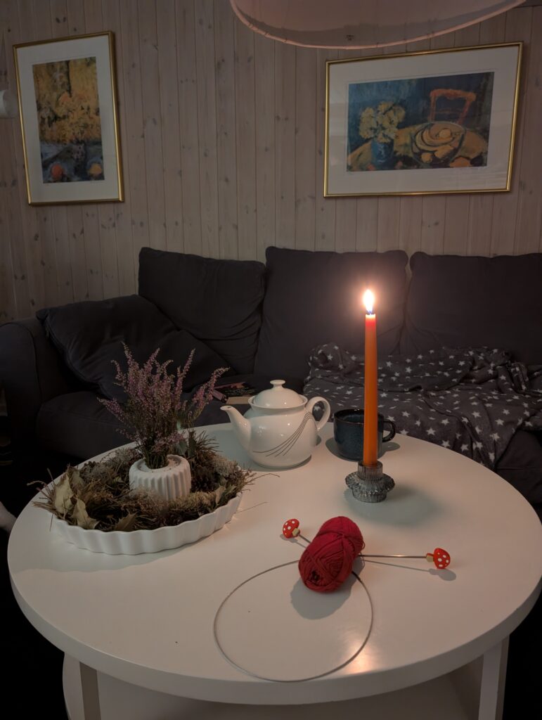 Hygge im Ferienhaus mit Strickzeug und Tee - Römö Reisebericht